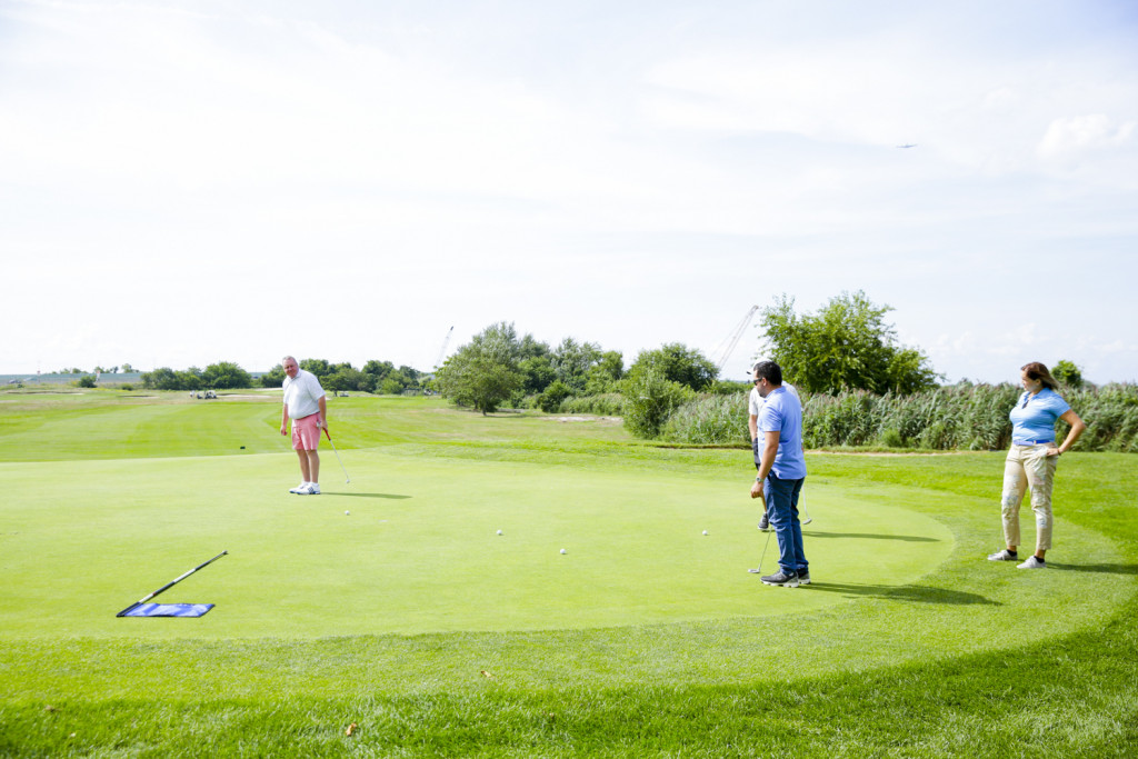 20170828_DEBANKED_GOLF_1231