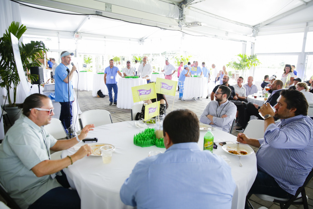 20170828_DEBANKED_GOLF_2430